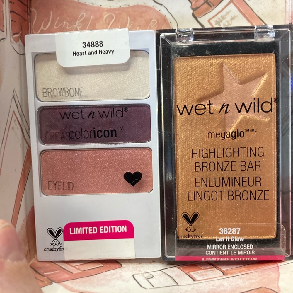 Wet n wild Limited Edition Highlight and eyeshadow trio